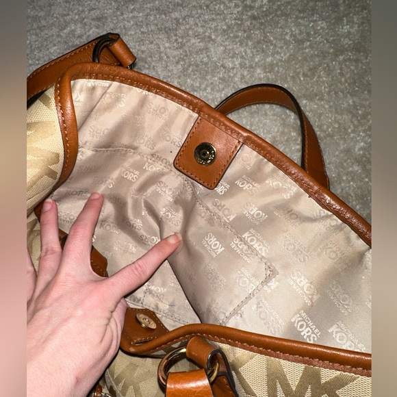 Michael kors purse - Picture 7 of 8